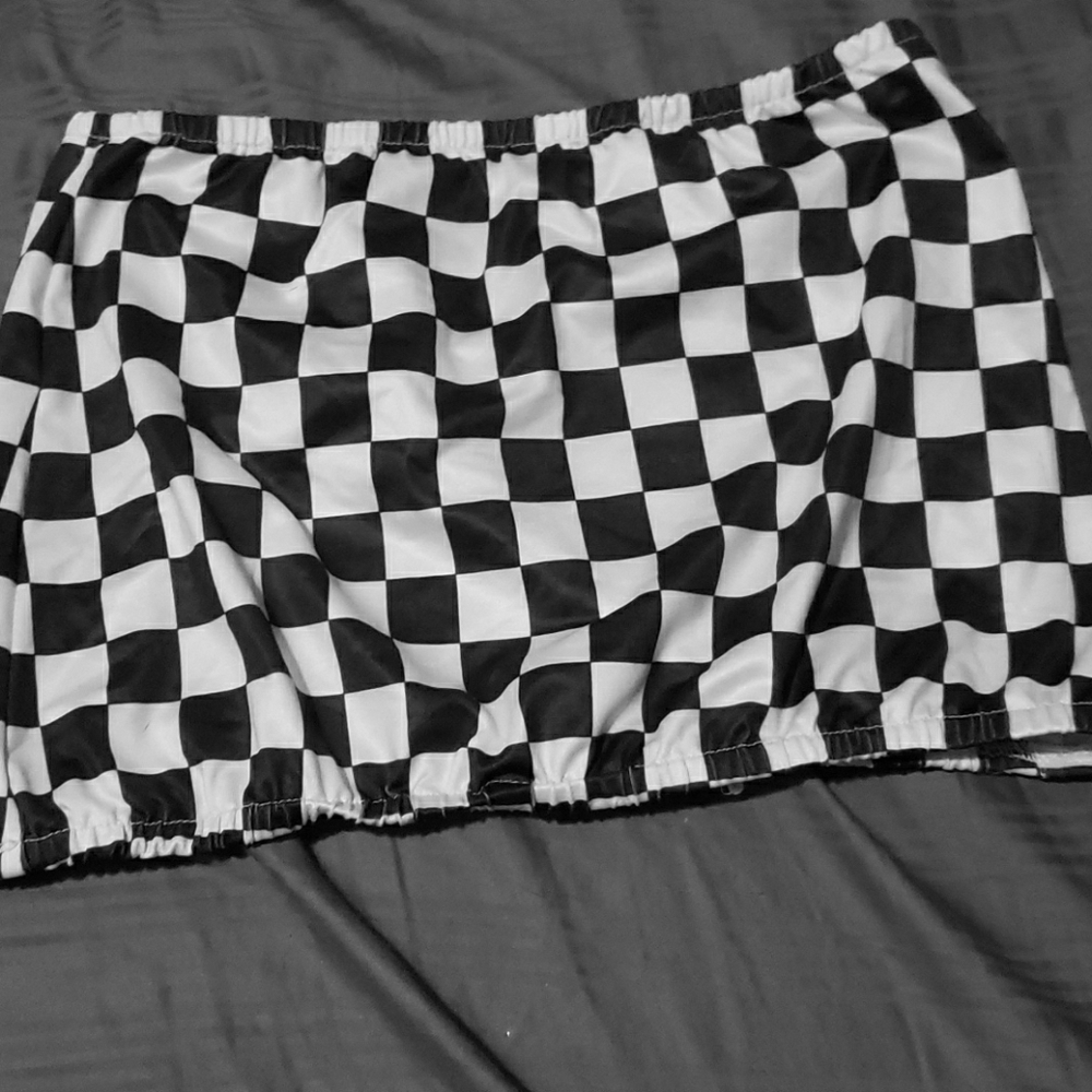 Checkered strapless crop top